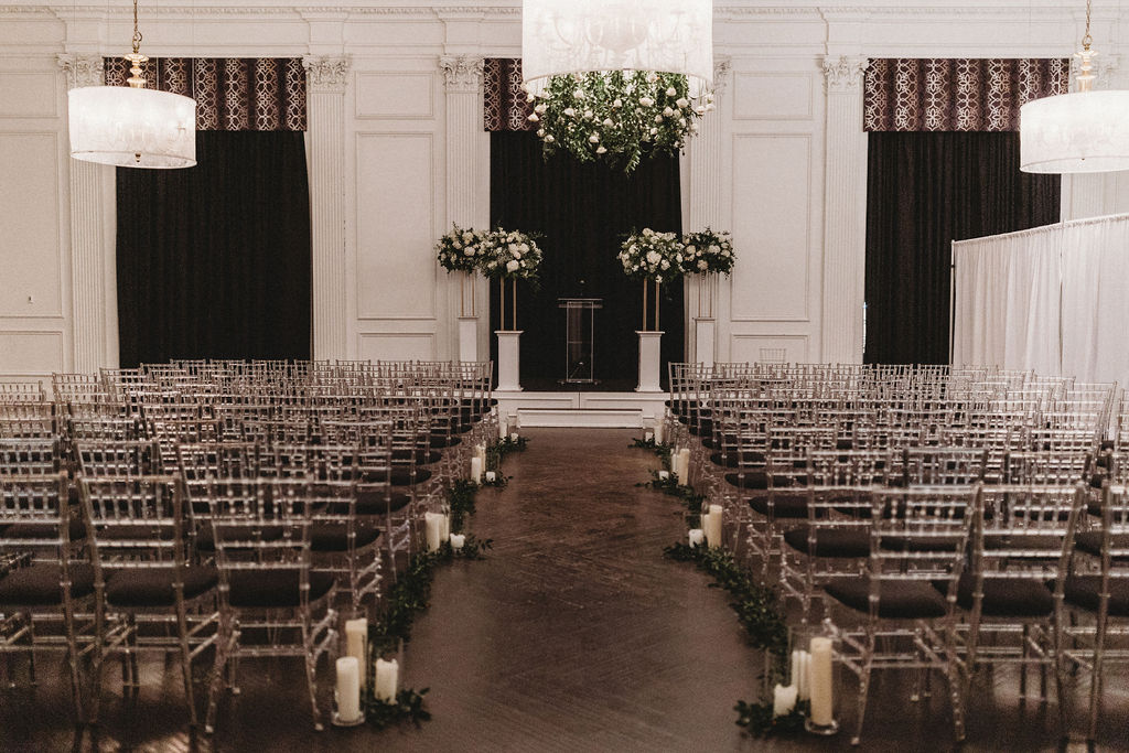 The Downtown Club by Cescaphe elegant ceremony set up