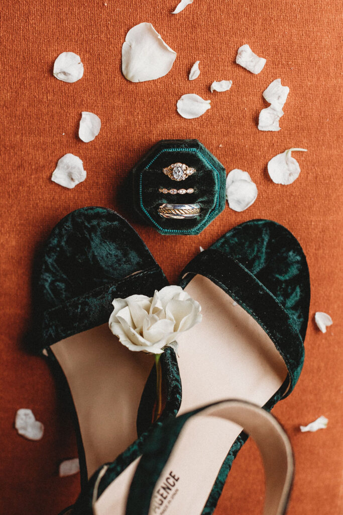 elegant dark green wedding details