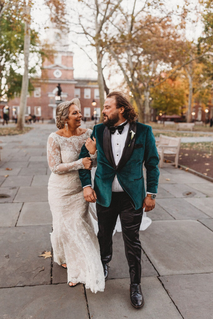 bride and groom fall downtown Philadelphia wedding photos