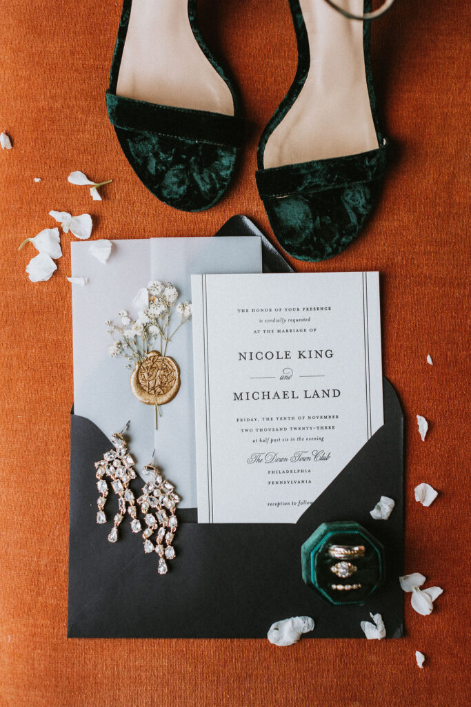 elegant dark green wedding details