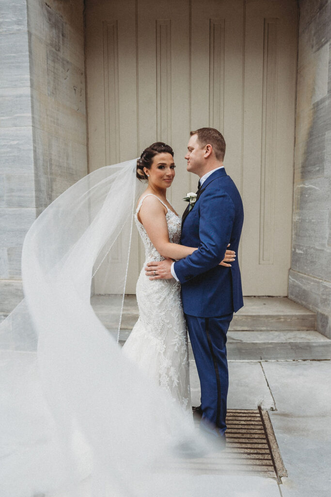 bride and groom posing at the Merchants exchange building in philadelphia