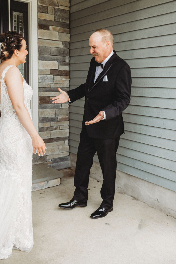 bride and dad emotional first look 